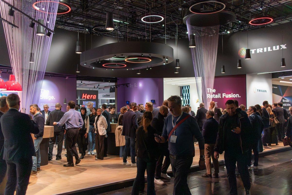 Smart retail lighting technology with connected LED track spotlights