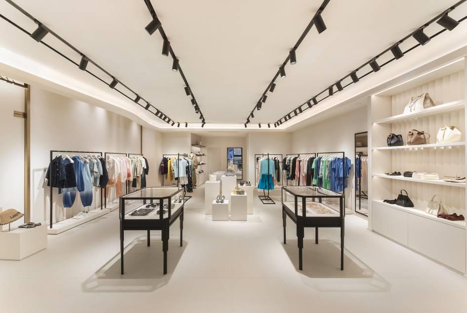 Custom LED track lighting for a modern fashion boutique with black ceiling-mounted spotlights